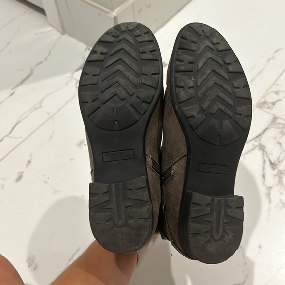 White mountain ankle bootie | size 7 - Picture 4 of 6